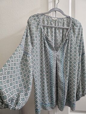 Max Studio London, Women's Green Patterned V-Neck Boho Top